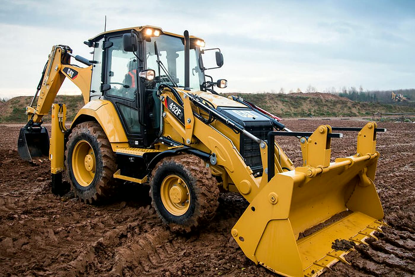Buldoexcavator de inchiriat Caterpillar 428F2