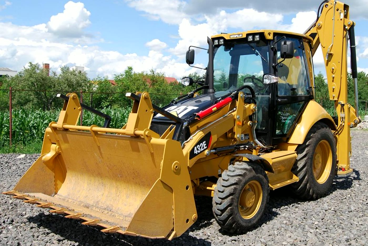 Buldoexcavator de inchiriat Caterpillar 432E2