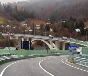 noul pod de la Dambovicioara, la construirea caruia a contribuit și Sulfatim Timișoara